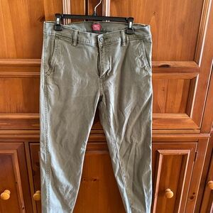 Levi's Olive XX Chino Pants - Standard Taper Men's Casual Trousers